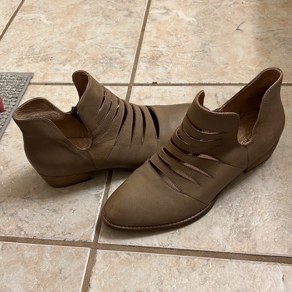 Booties - Picture 3 of 7